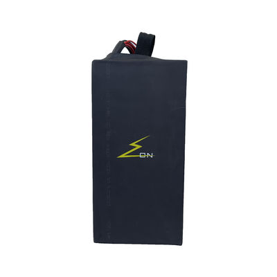黒い60v 53ah 16S11P LiFePO4のリチウム電池のパック21700