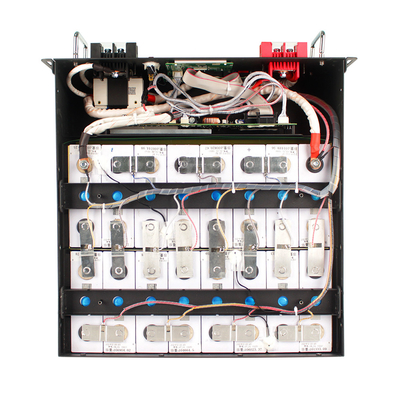 100Ah 51.2vのエネルギー蓄積の棚、5kwh 48V LiFePO4のリチウム電池のパック